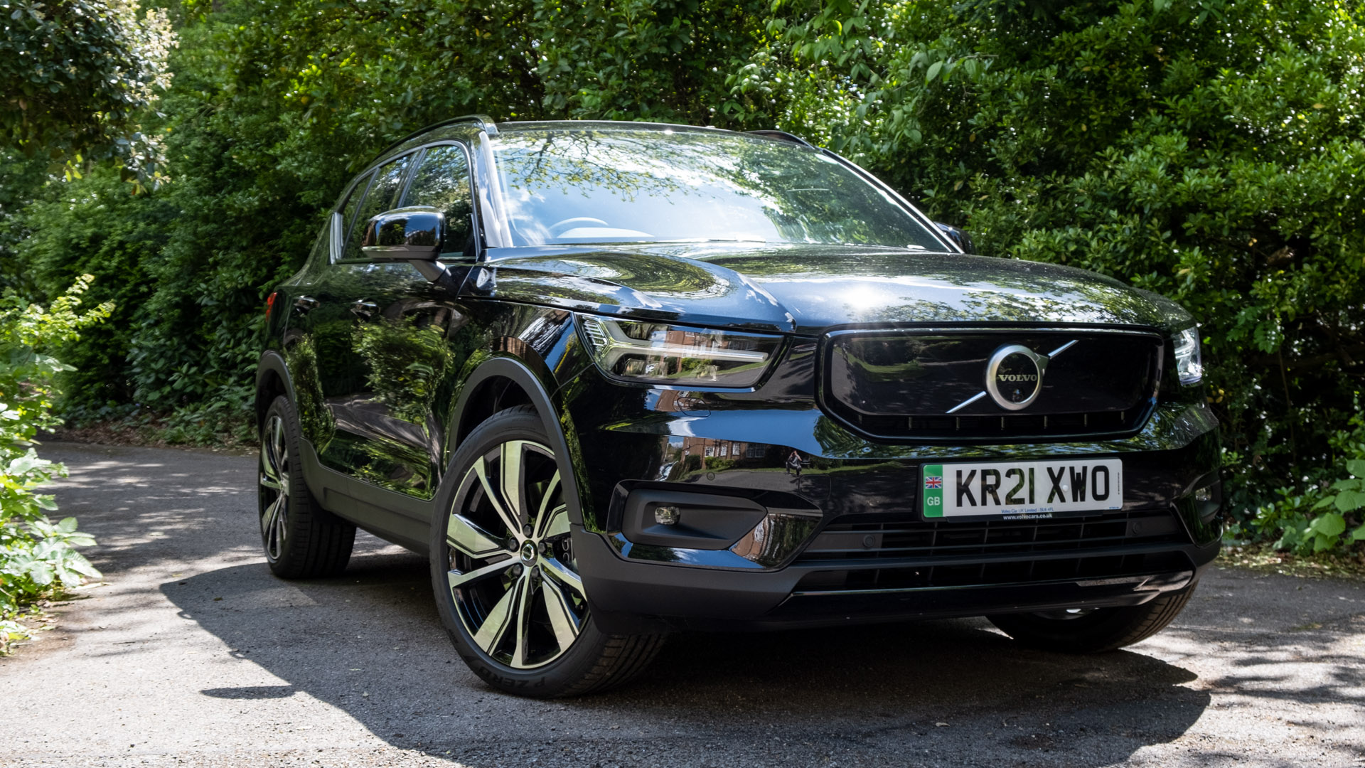 Volvo XC40 Recharge Twin side front