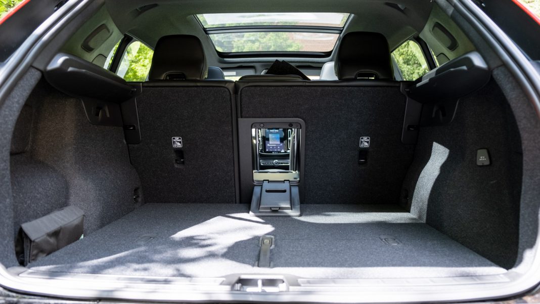 Volvo XC40 Recharge Twin ski latch