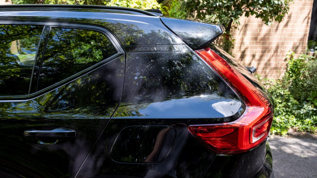 Volvo XC40 Recharge Twin spoiler