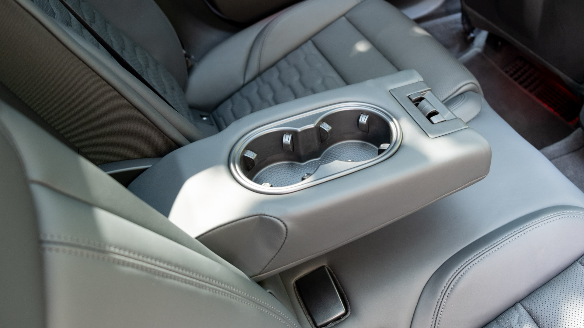 Audi e-tron GT armrest