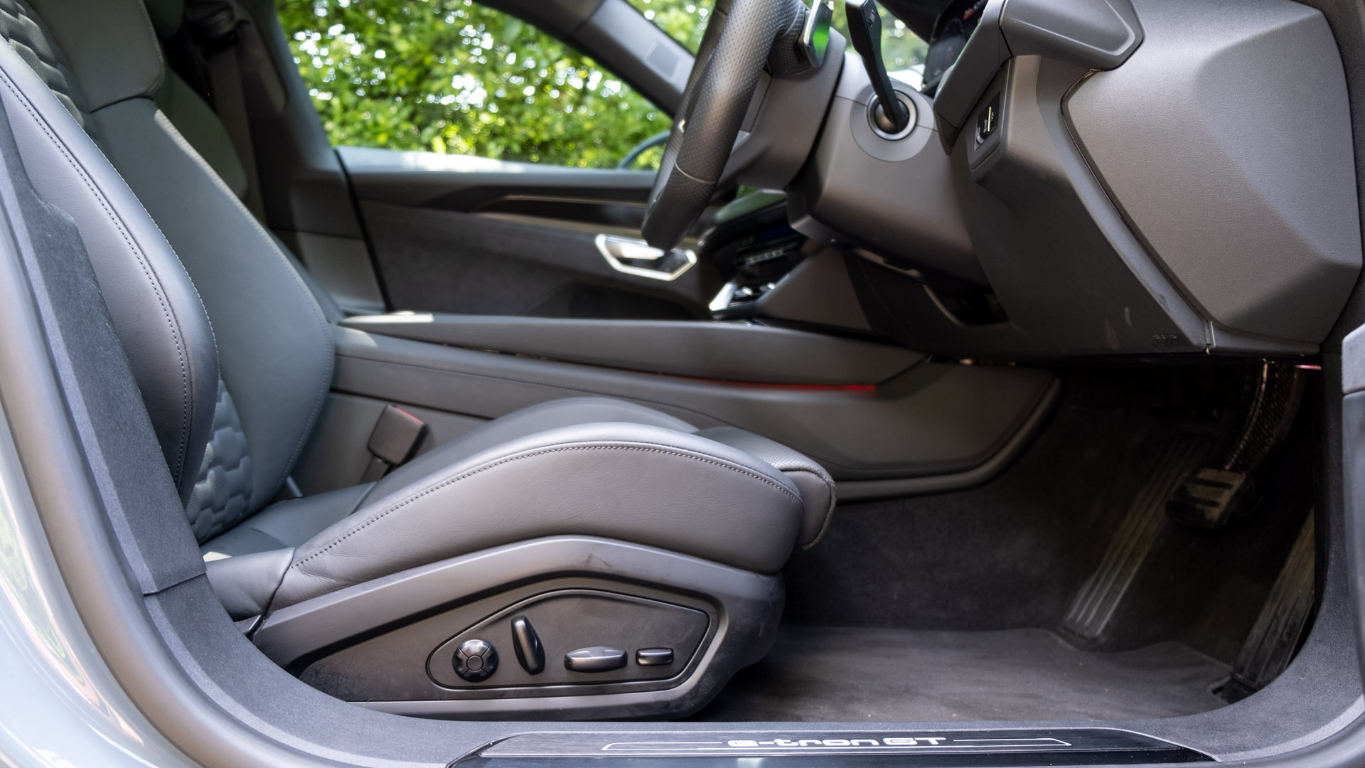 Audi e-tron GT front seat