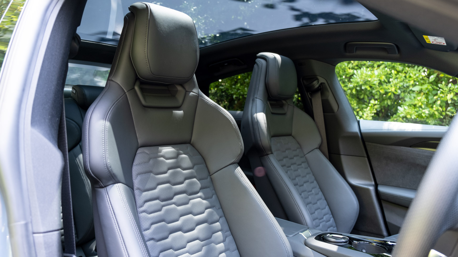 Audi e-tron GT front seats