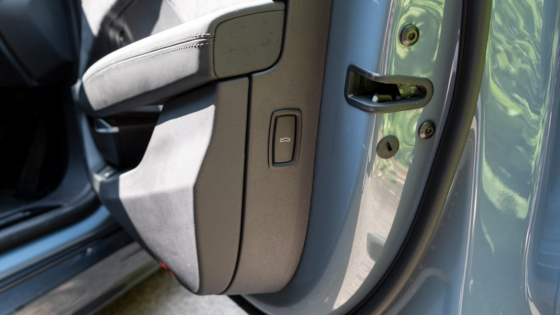 Audi e-tron GT frunk button