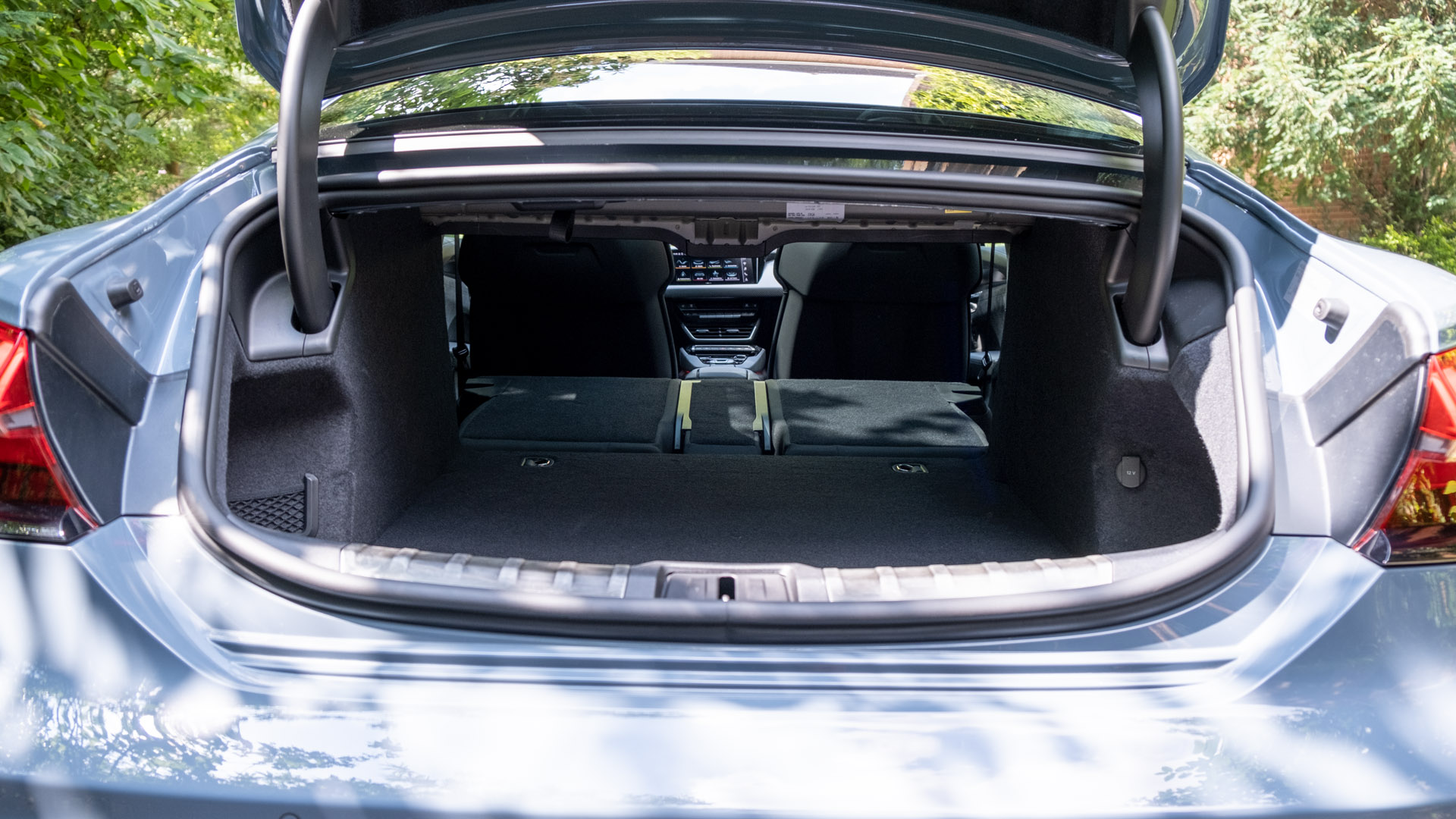 Audi e-tron GT seat down