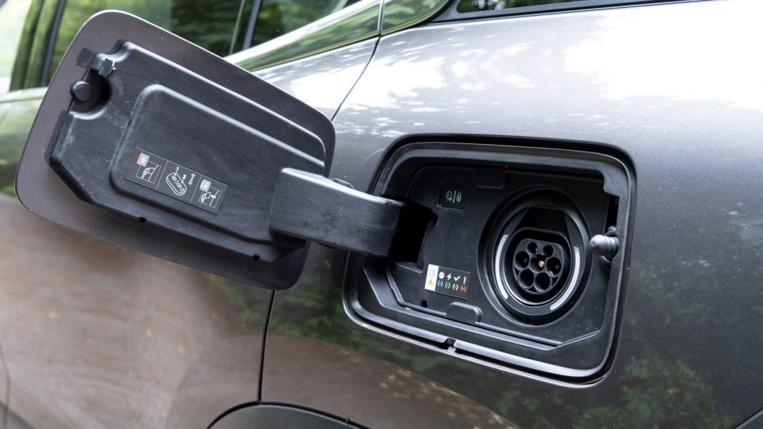 Citroen C5 Aircross Hybrid charging port