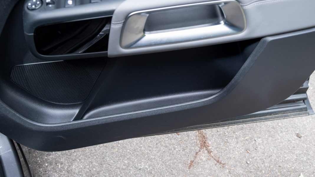 Citroen C5 Aircross Hybrid front door compartment