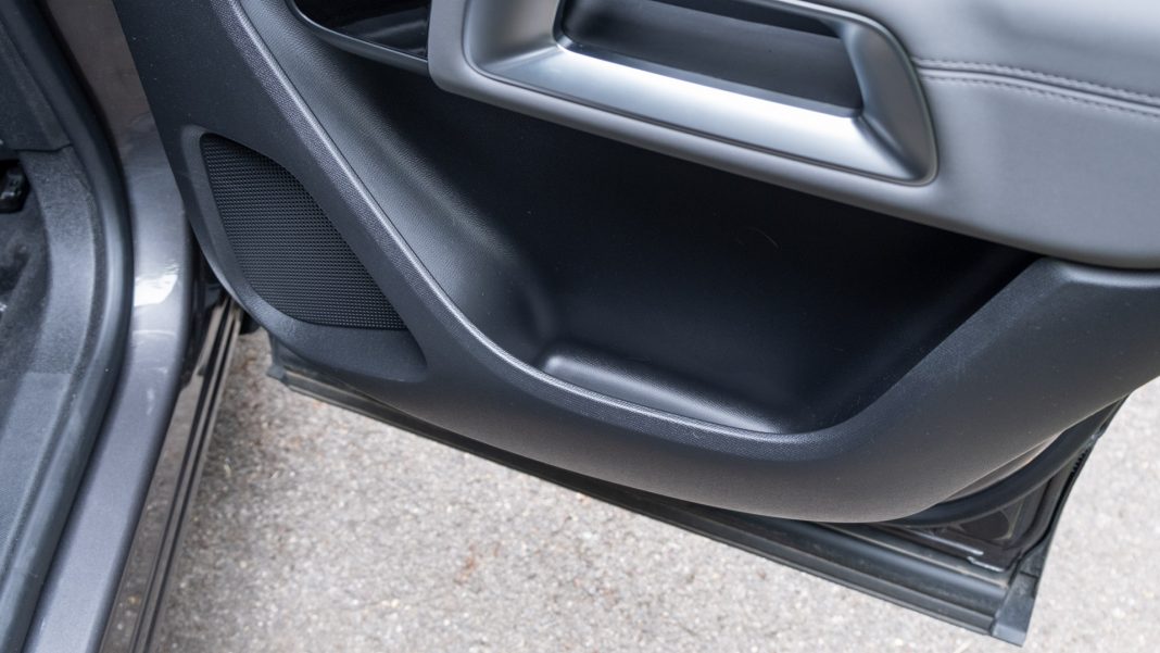 Citroen C5 Aircross Hybrid rear door compartment