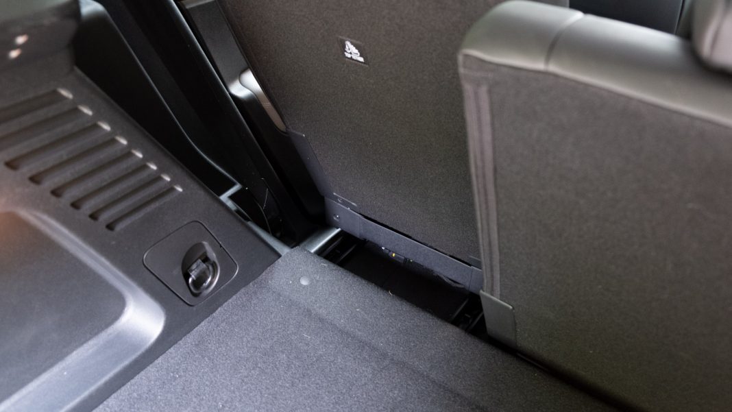 Citroen C5 Aircross Hybrid rear seat movement