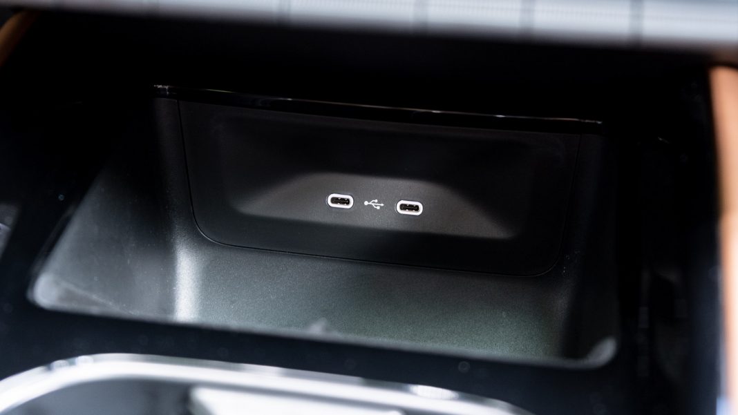 Skoda Enyaq iV USB ports
