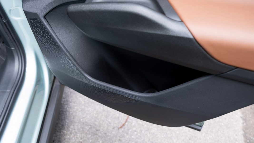 Skoda Enyaq iV rear door compartment