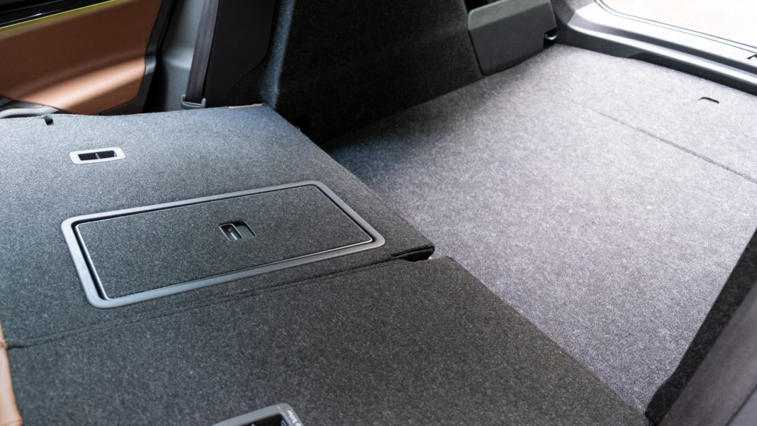 Skoda Enyaq iV rear lip