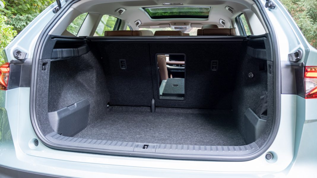 Skoda Enyaq iV ski latch