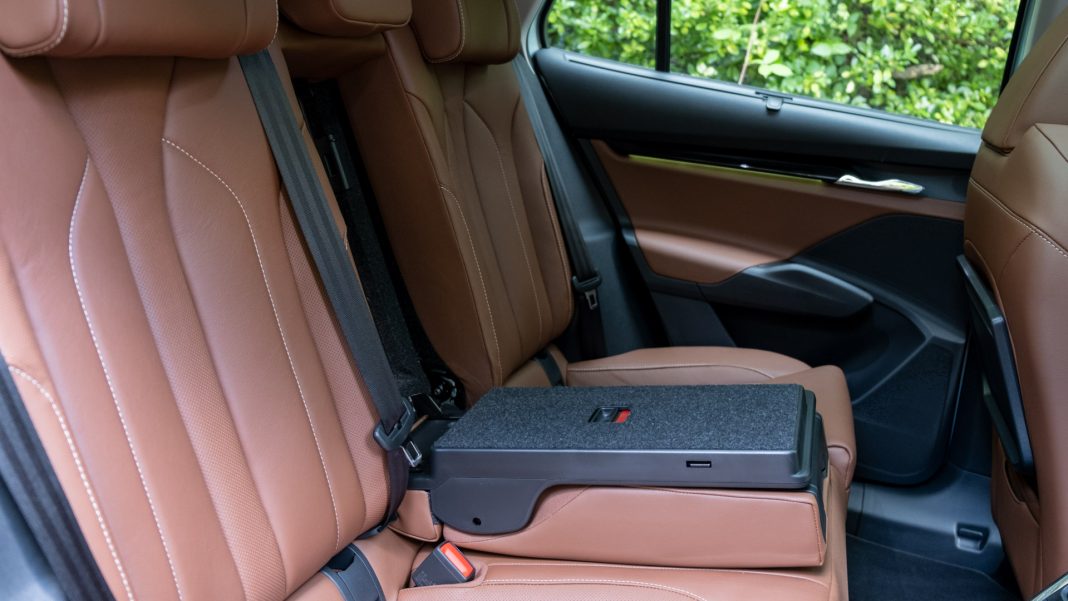 Skoda Enyaq iV ski latch design