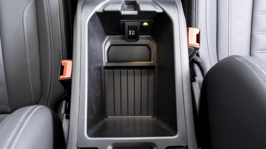 BMW iX3 centre armrest