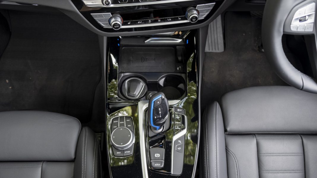 BMW iX3 centre console