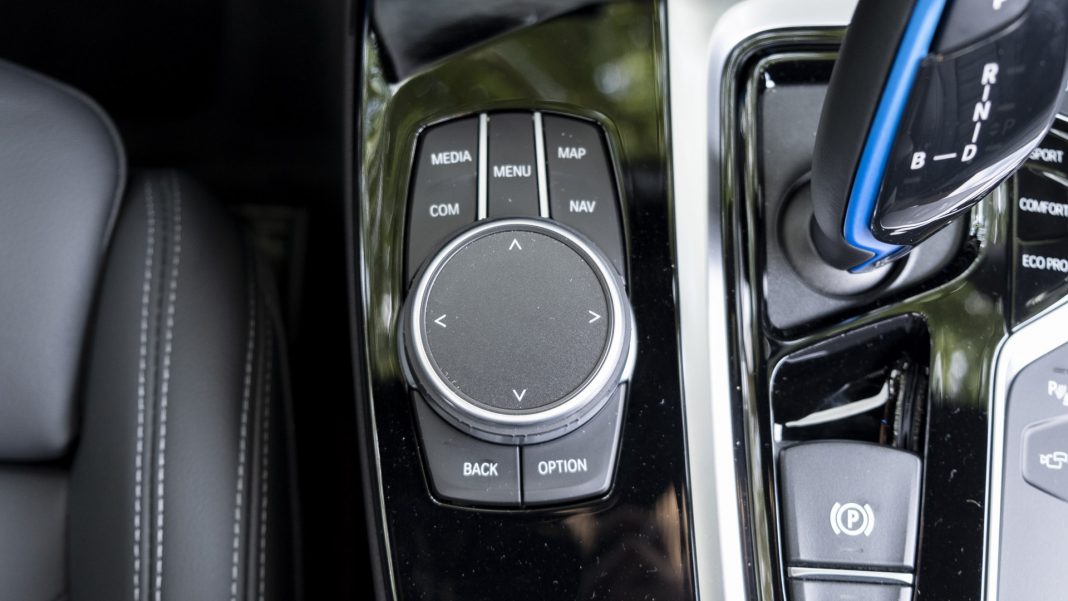 BMW iX3 centre control