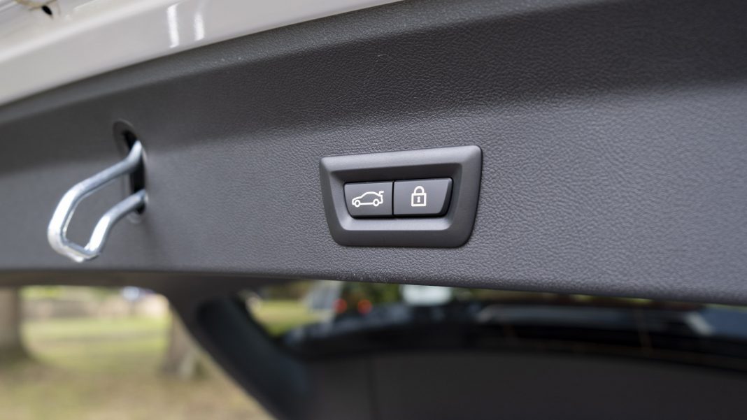 BMW iX3 electric tailgate