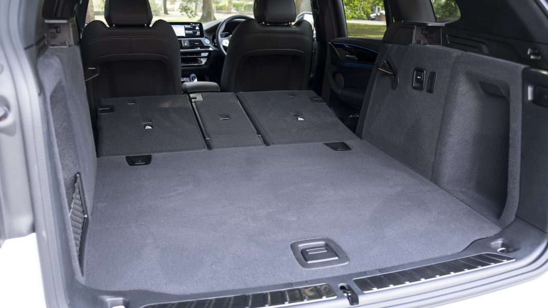 BMW iX3 flat loading bay