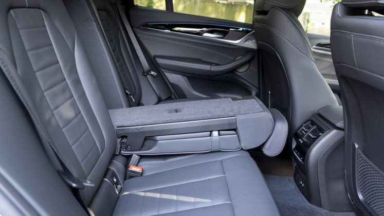 BMW iX3 middle seat