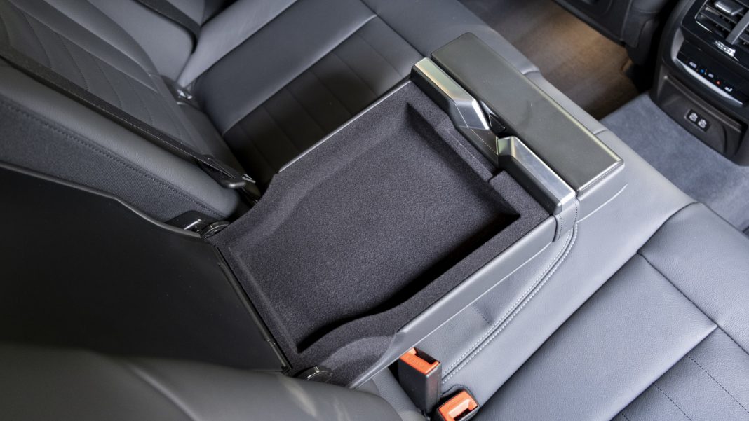 BMW iX3 rear armrest