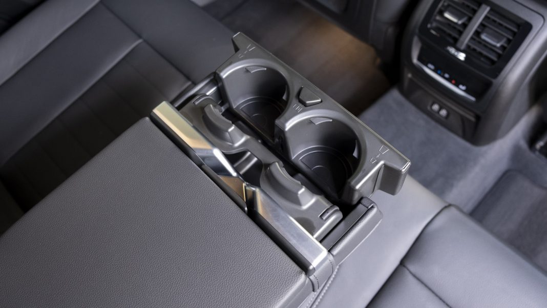 BMW iX3 rear cupholders