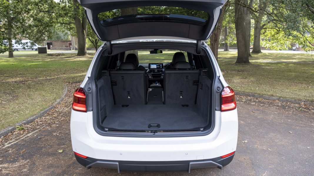 BMW iX3 rear middle seat down