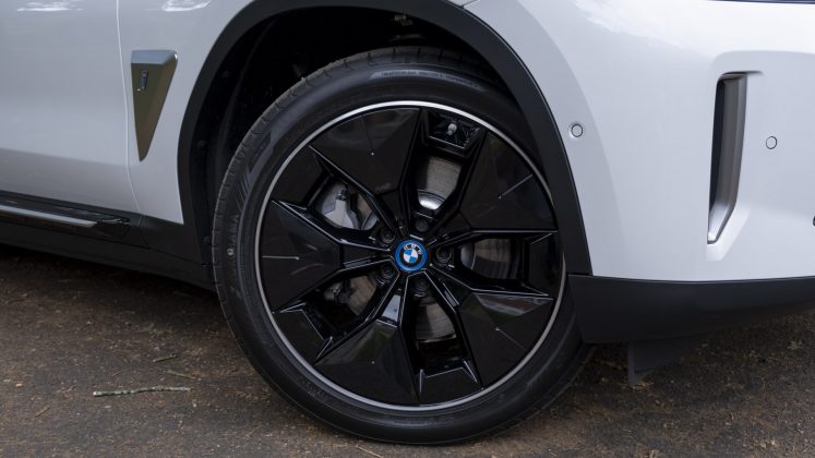 BMW iX3 wheels