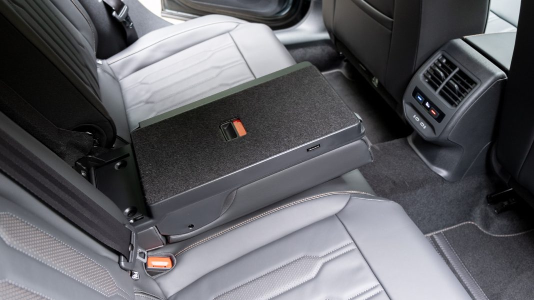 Cupra Formentor rear middle seat