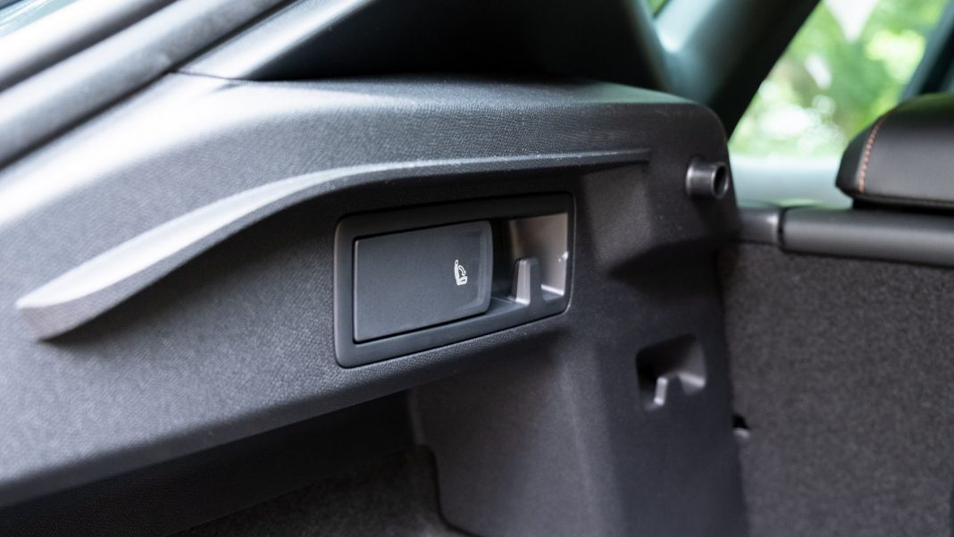 Cupra Formentor rear seat latch