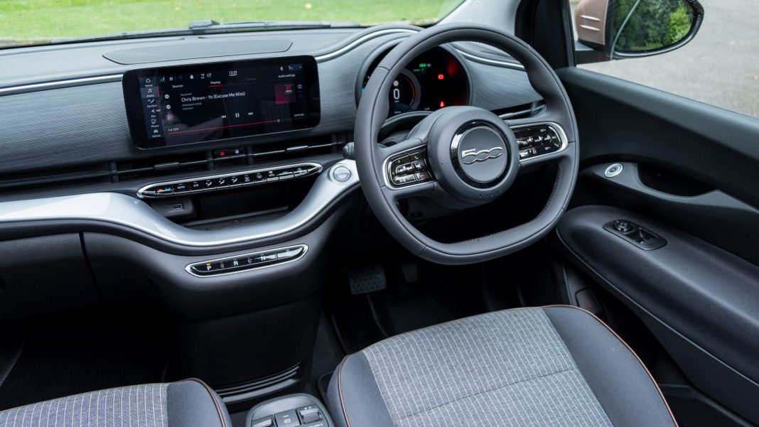 Fiat 500 Electric cabin