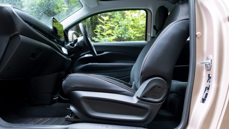 Fiat 500 Electric front seats