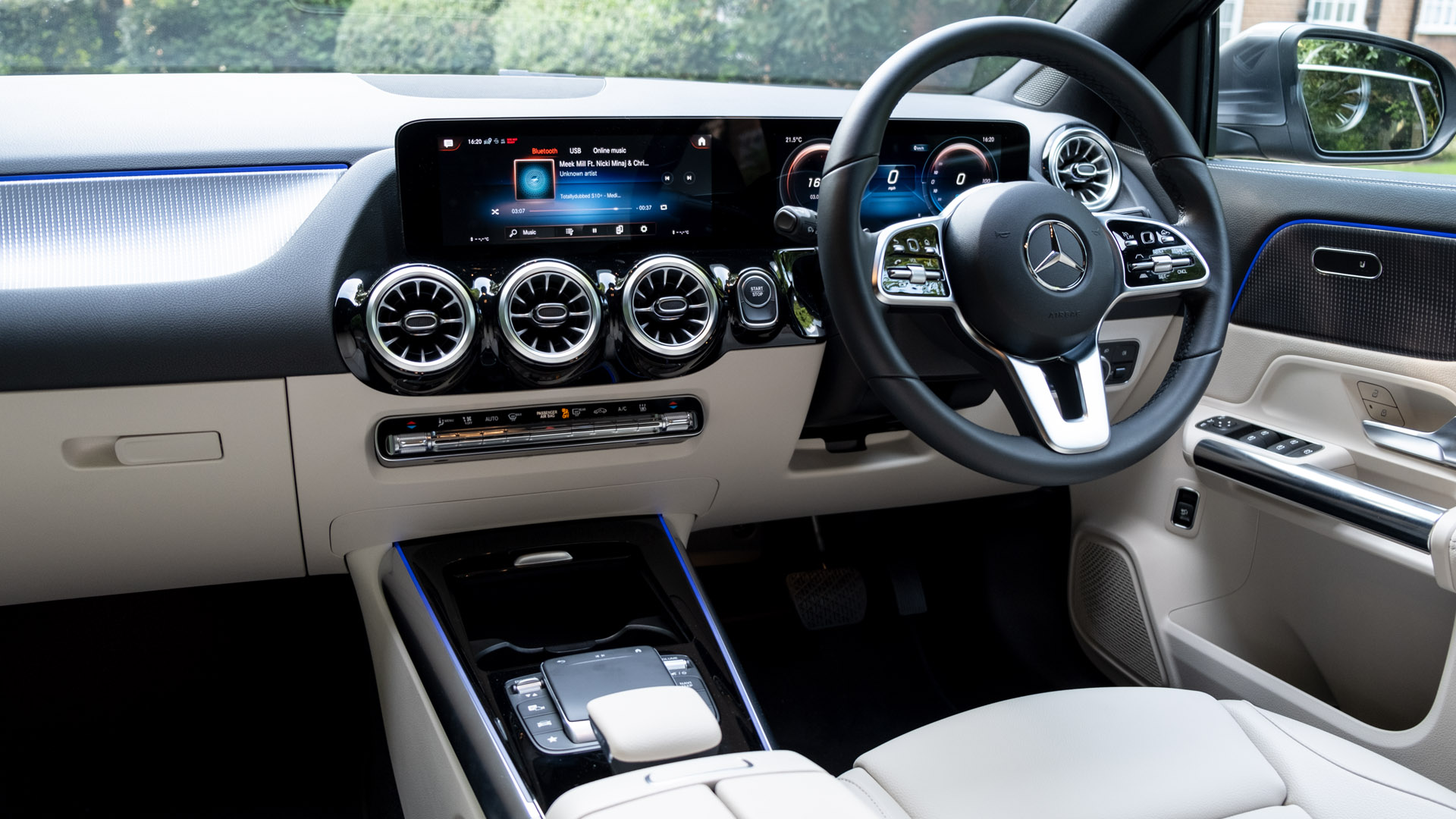 Mercedes EQA cabin design