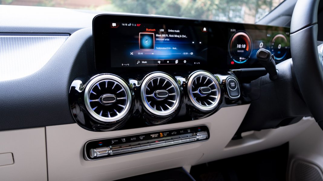 Mercedes EQA dashboard