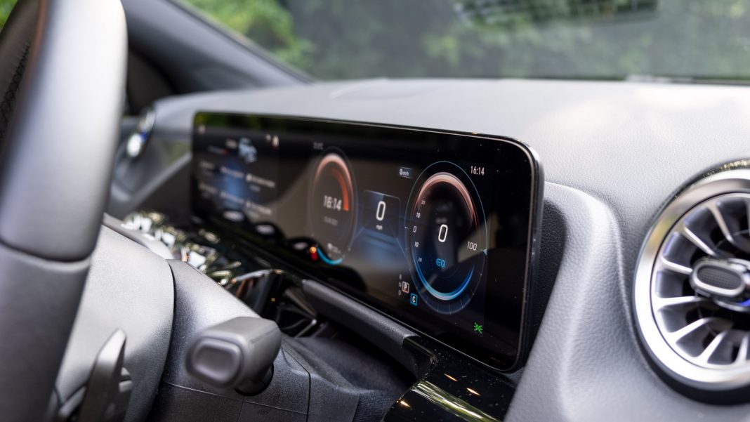 Mercedes EQA display