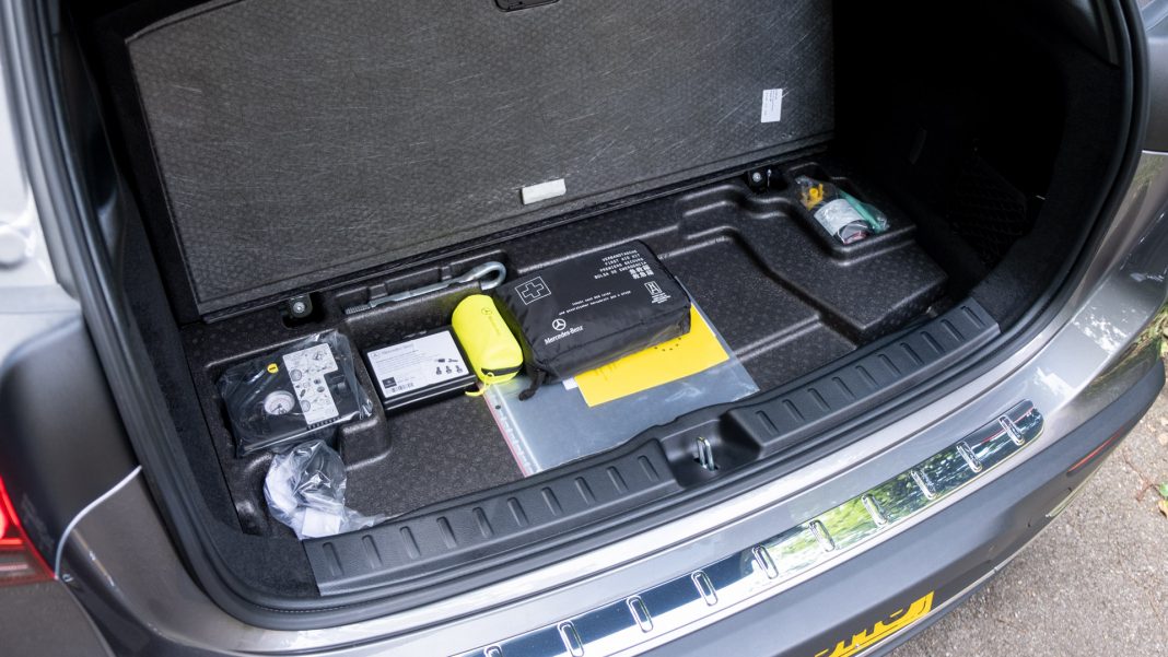 Mercedes EQA underfloor space