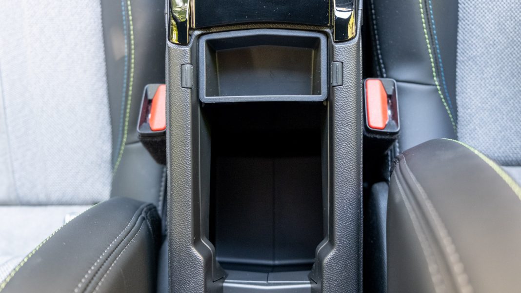 Peugeot e-208 armrest