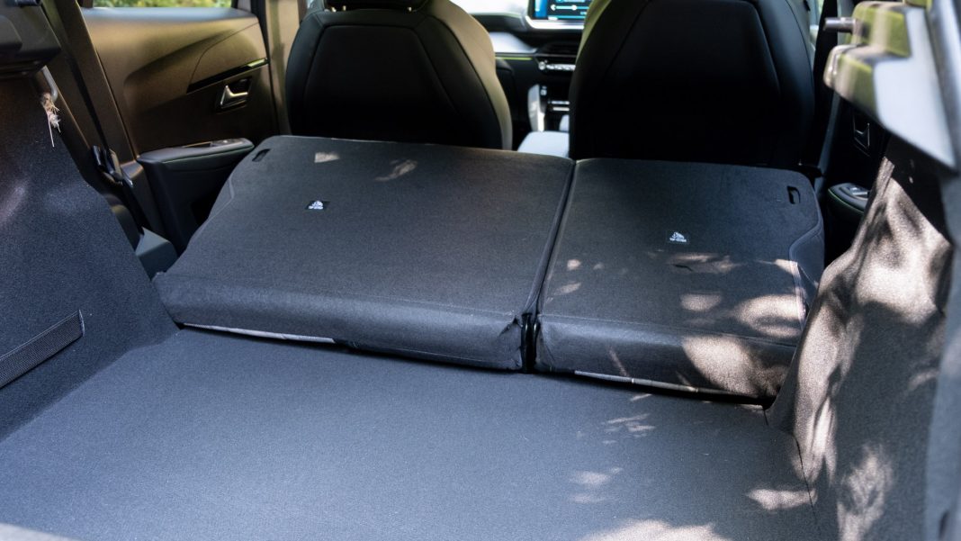 Peugeot e-208 cargo capacity