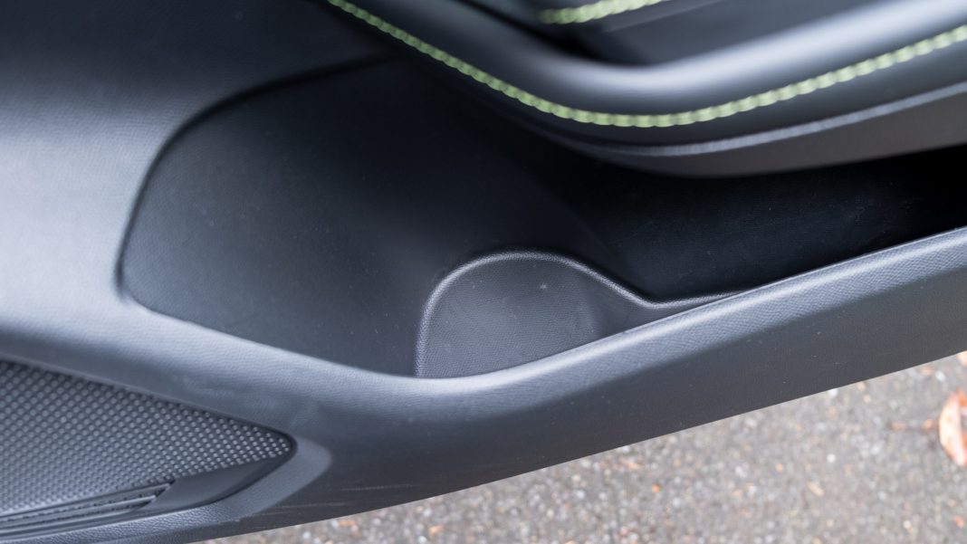 Peugeot e-208 front door compartment