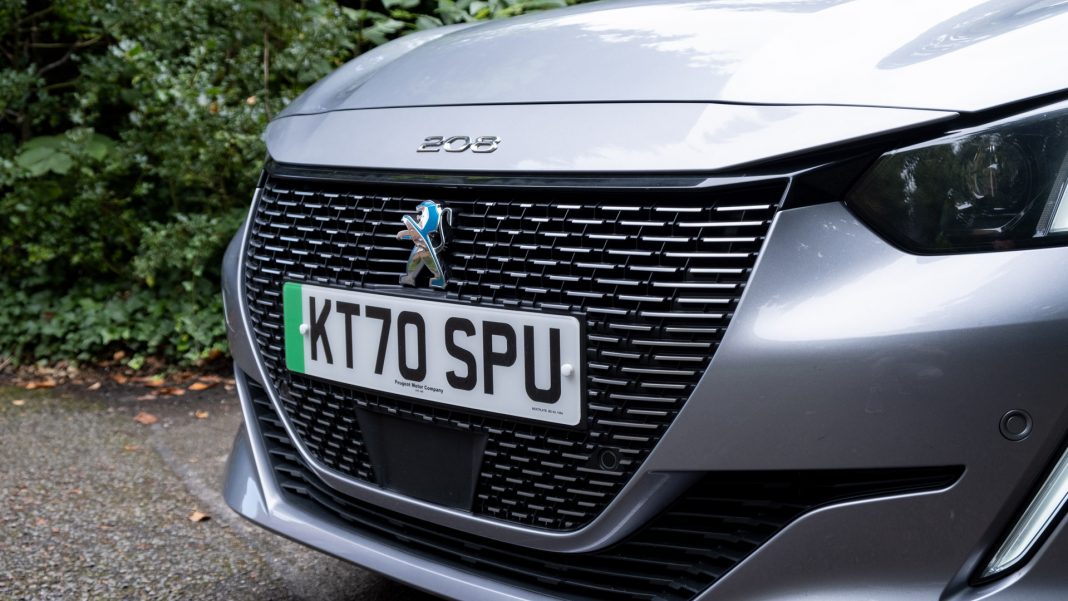 Peugeot e-208 grille