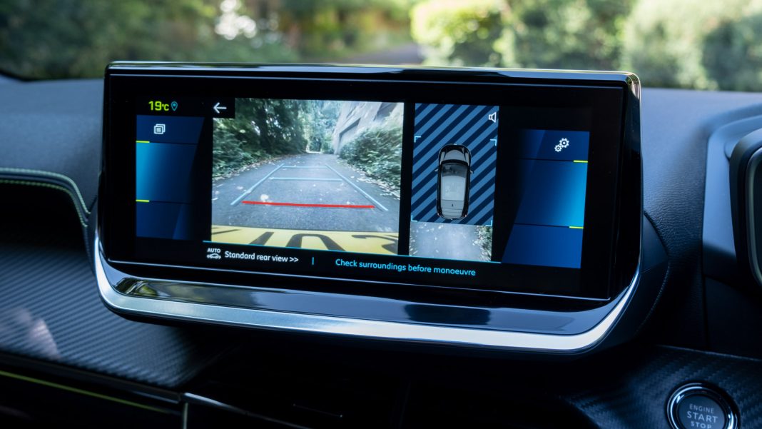 Peugeot e-208 rear camera