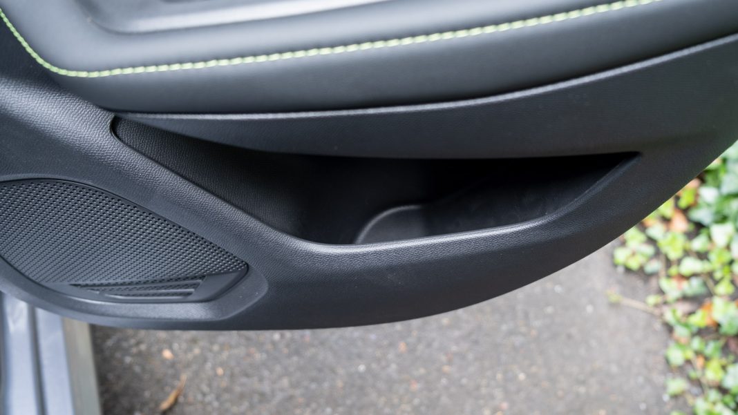 Peugeot e-208 rear door compartment