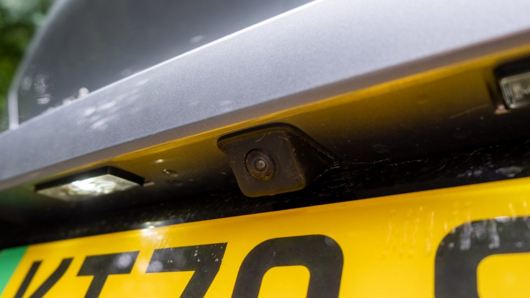 Peugeot e-208 rearview camera