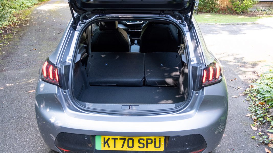 Peugeot e-208 seats down