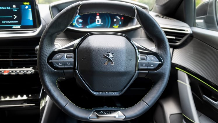 Peugeot e-208 steering wheel