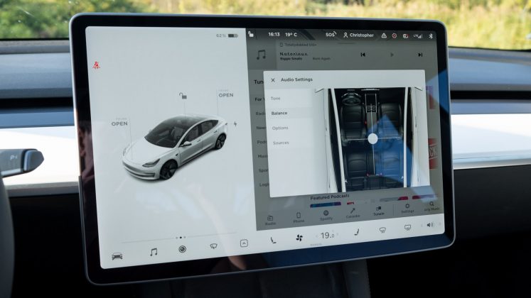 Tesla Model 3 SR+ audio settings