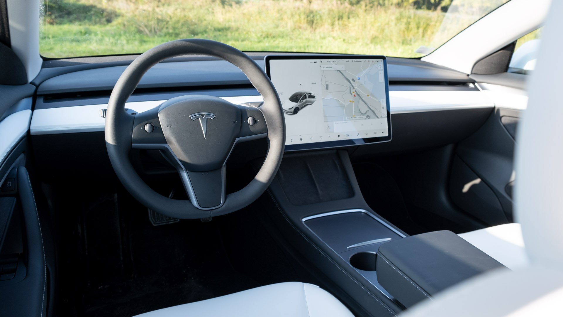 Tesla Model 3 SR+ cabin
