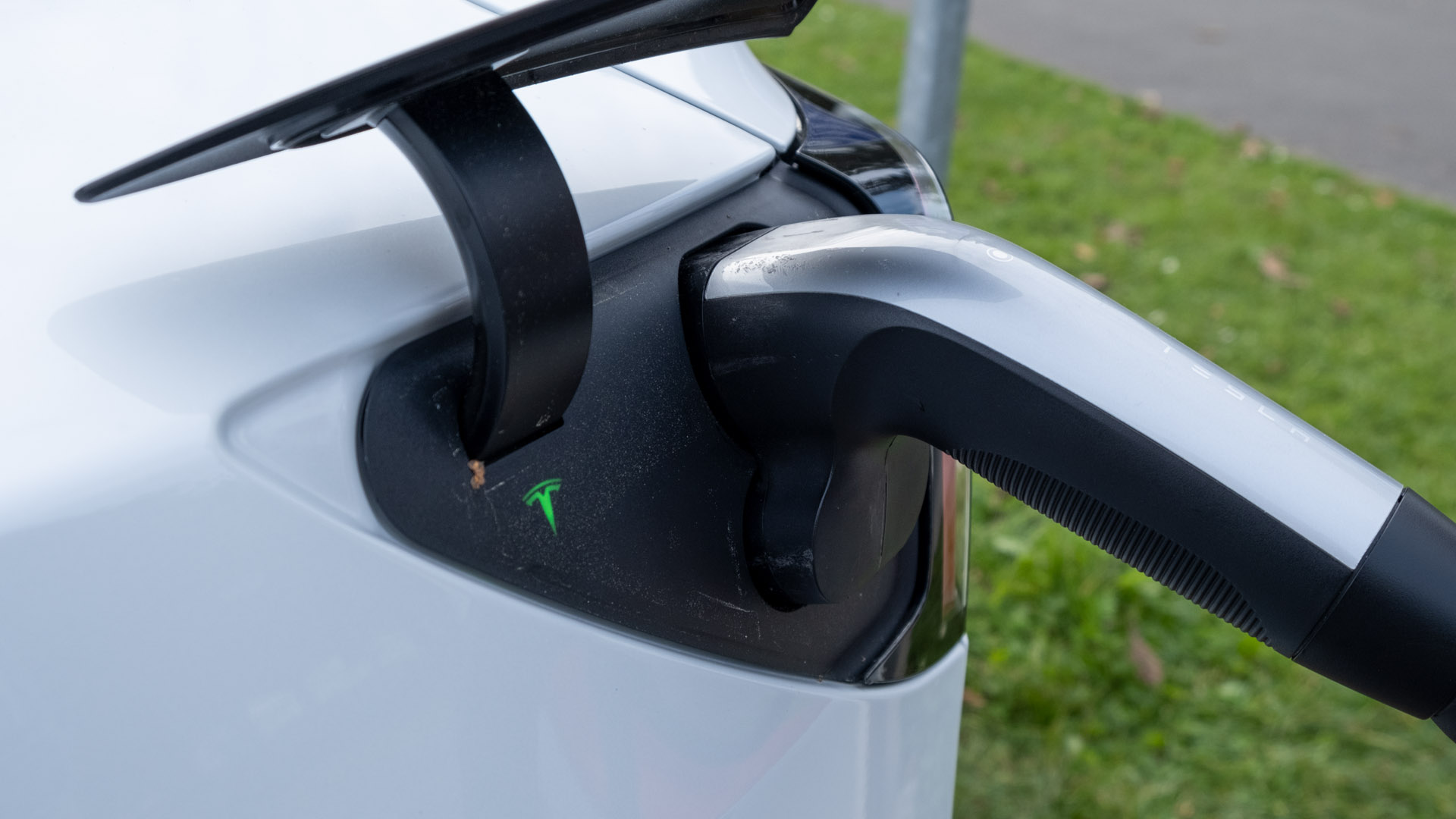 Tesla Model 3 SR+ charging