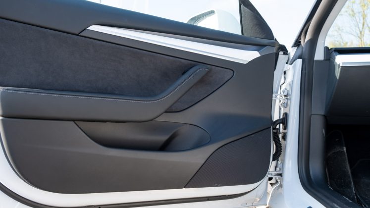 Tesla Model 3 SR+ doors