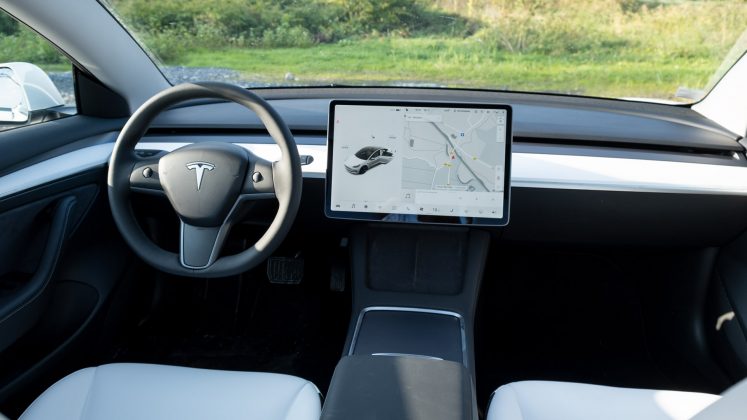 Tesla Model 3 SR+ interior