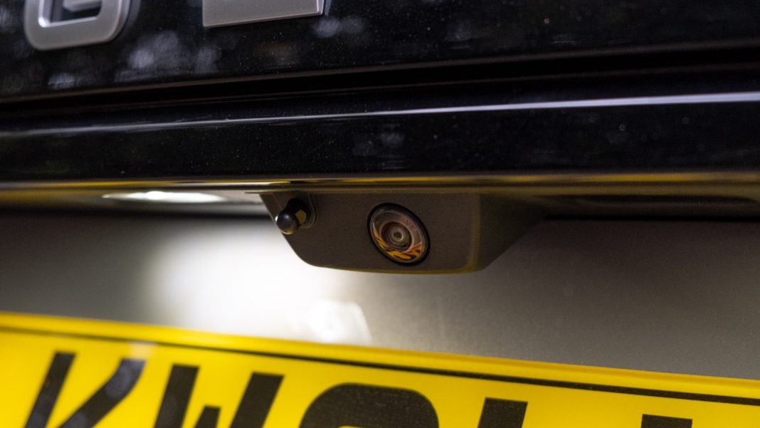 Range Rover Evoque P300e camera